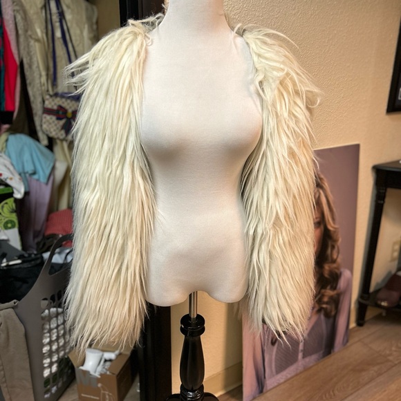 Donna Mizar Knit Sweater or Vest with Reversible Fur Lining - Removable Sleeves! - Picture 2 of 12